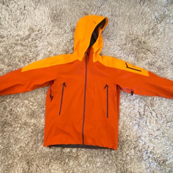 SOLD Arc’teryx Rare GORETEX XL Hard Shell Jacket - Picture 9 of 15
